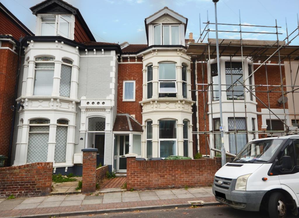 Lot: 75 - FREEHOLD EIGHT-BEDROOM HMO - Front Photo of Lawrence Road Southsea Portsmouth